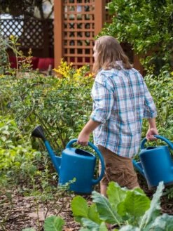 French Blue Watering Can -Comfortable Garden 06341 1390 tif