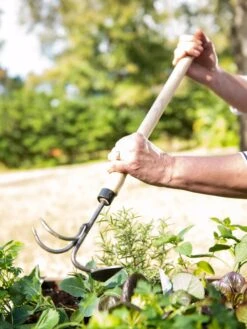 Gardener's Lifetime Raised Bed Cultivator -Comfortable Garden 8587960 3527 tif