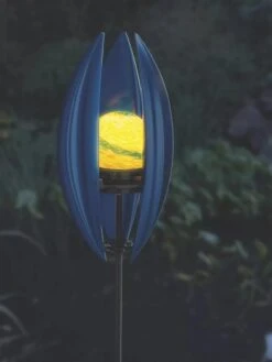 Wind Powered Garden Spinner Light -Comfortable Garden 8600622 02V tif