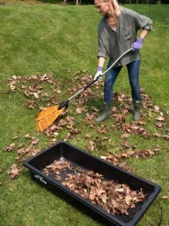 Gardener's Summer Sled And Cover -Comfortable Garden 8611047 025 tif 1